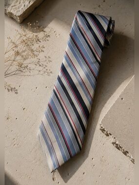 Vintage Oscar de la Renta 100% Silk Striped Tie Designer Necktie